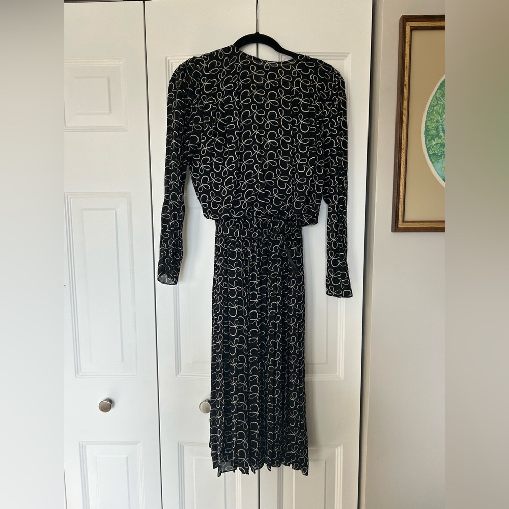 Liz Claiborne Women’s Sz 2 Petite Retro Vintage Black and Cream Pleated Dress